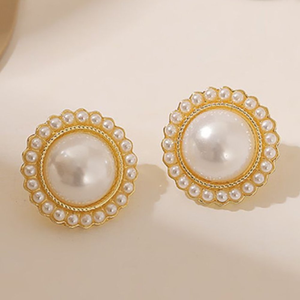 Classic Gold & White Pearl Button-Style Round Stud Earrings NEW